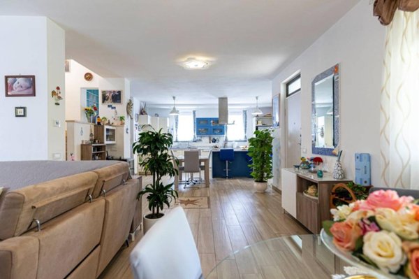 casa indipendente in vendita a Camaiore in zona Lido di Camaiore