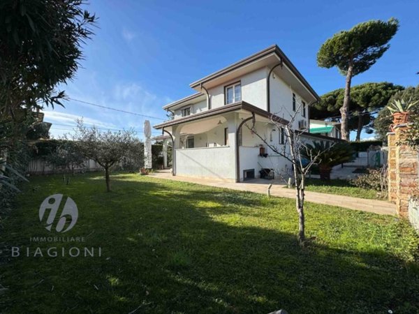 casa indipendente in vendita a Camaiore in zona Lido di Camaiore