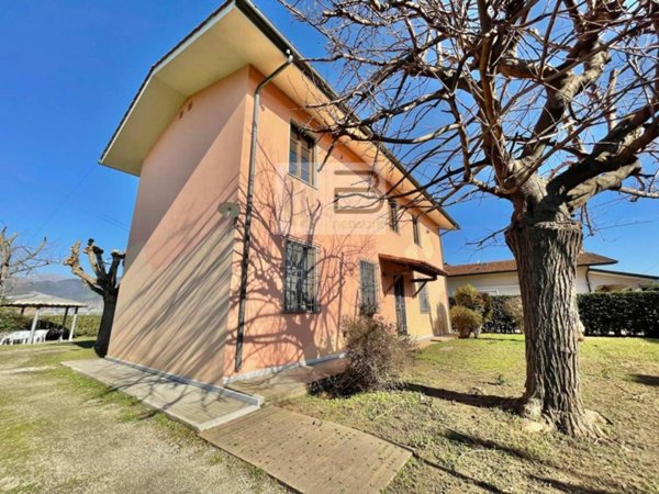 casa indipendente in vendita a Camaiore in zona Capezzano Pianore