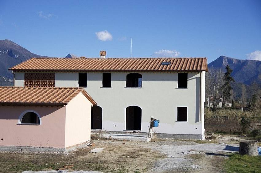 negozio in vendita a Camaiore in zona Lido di Camaiore