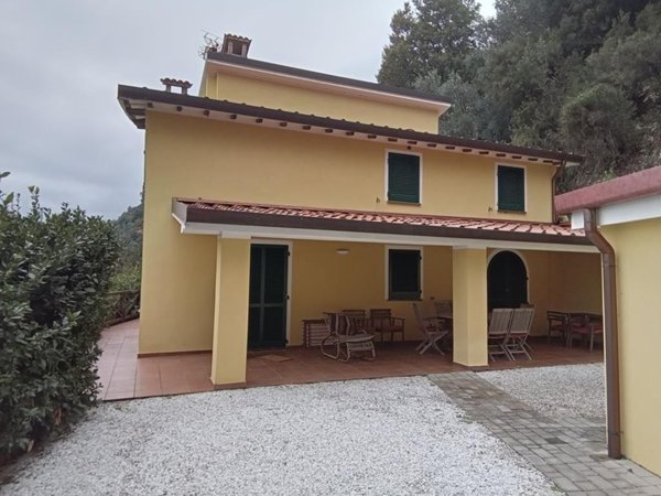 casa indipendente in vendita a Camaiore in zona Torcigliano