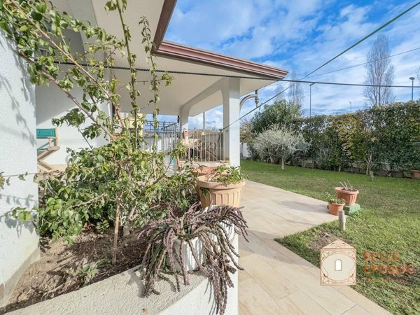 casa indipendente in vendita a Camaiore in zona Lido di Camaiore