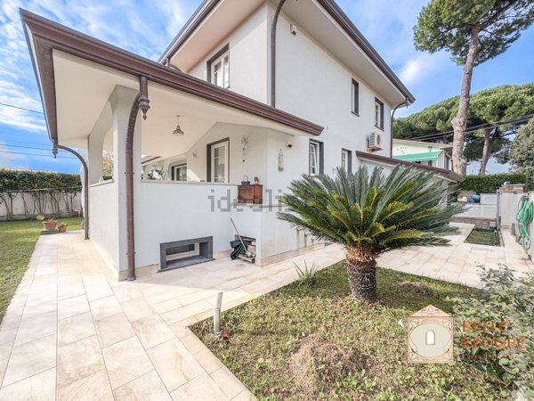 casa indipendente in vendita a Camaiore in zona Lido di Camaiore