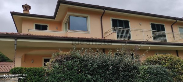 casa indipendente in vendita a Camaiore in zona Lido di Camaiore