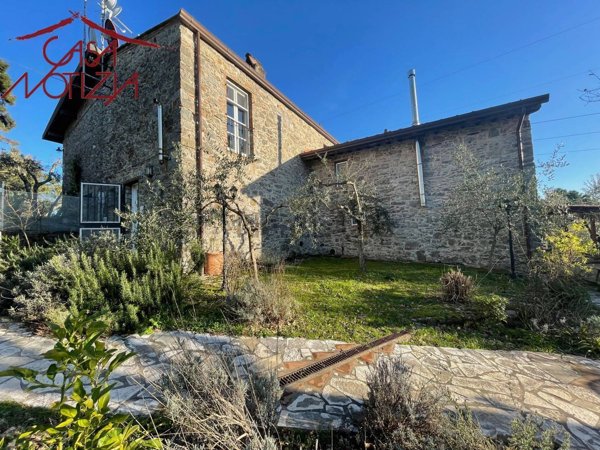 casa indipendente in vendita a Camaiore in zona Orbicciano