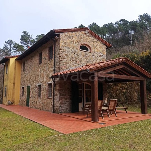casa indipendente in vendita a Camaiore in zona Valpromaro