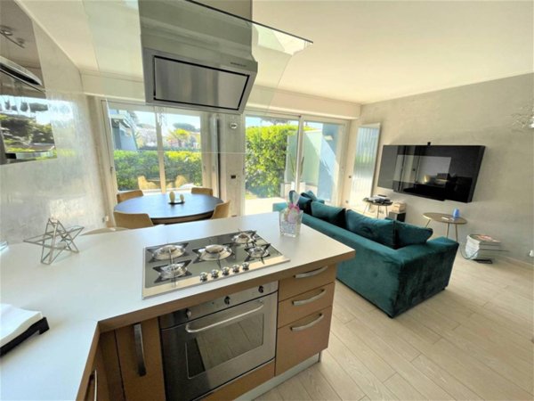 casa indipendente in vendita a Camaiore in zona Lido di Camaiore