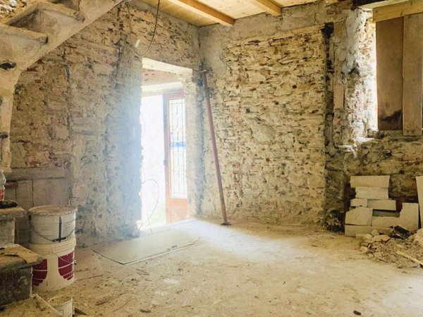 intera palazzina in vendita a Camaiore in zona Casoli