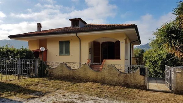 casa indipendente in vendita a Camaiore