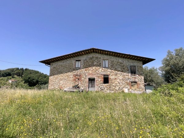 casa indipendente in vendita a Camaiore in zona Montemagno