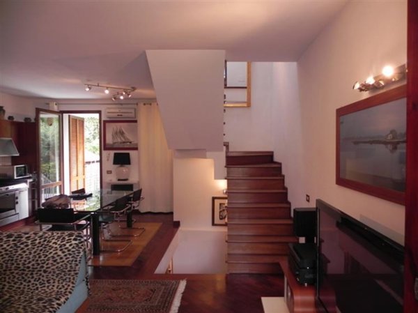 casa indipendente in vendita a Camaiore in zona Capezzano Pianore