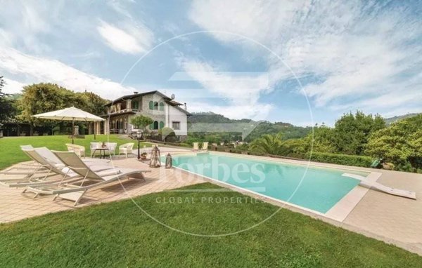 casa indipendente in vendita a Camaiore