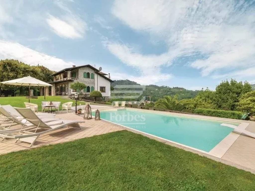 casa indipendente in vendita a Camaiore