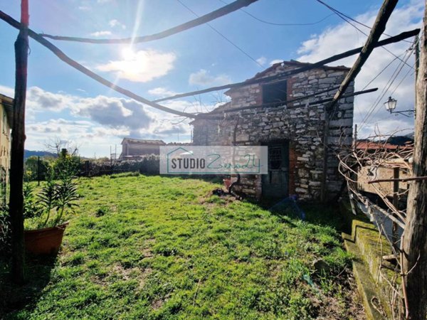 casa indipendente in vendita a Camaiore in zona Migliano