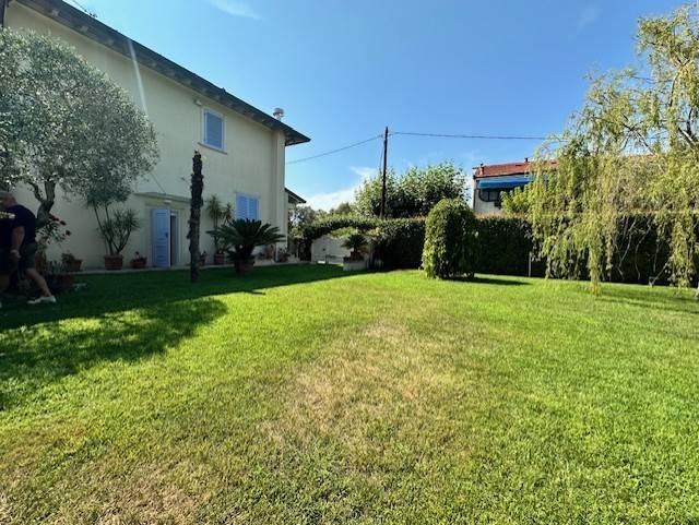 casa indipendente in vendita a Camaiore in zona Lido di Camaiore