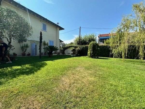 casa indipendente in vendita a Camaiore in zona Lido di Camaiore