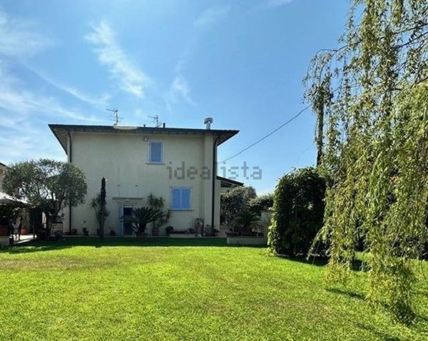 casa indipendente in vendita a Camaiore in zona Lido di Camaiore