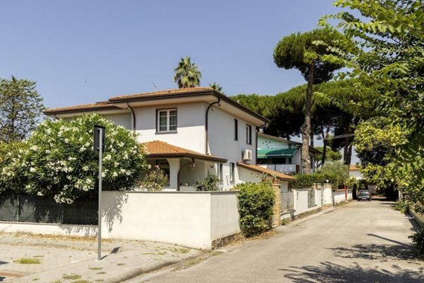 casa indipendente in vendita a Camaiore in zona Lido di Camaiore