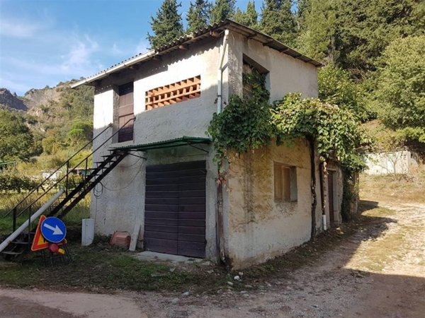 locale di sgombero in vendita a Camaiore