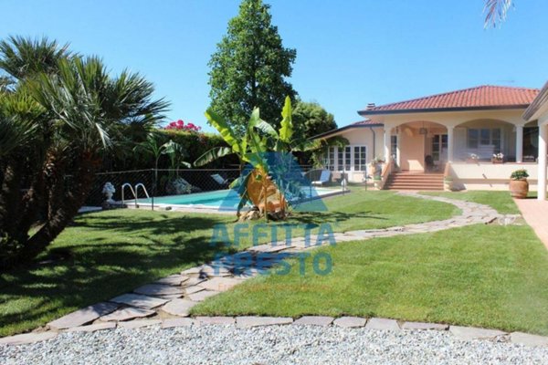casa indipendente in vendita a Camaiore in zona Lido di Camaiore