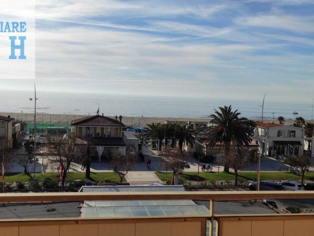 appartamento in vendita a Camaiore in zona Lido di Camaiore