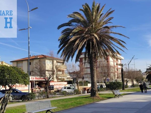 appartamento in vendita a Camaiore in zona Lido di Camaiore