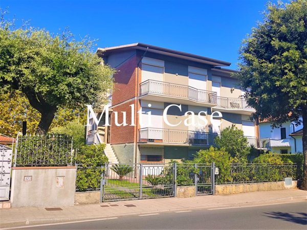 casa indipendente in vendita a Camaiore in zona Lido di Camaiore