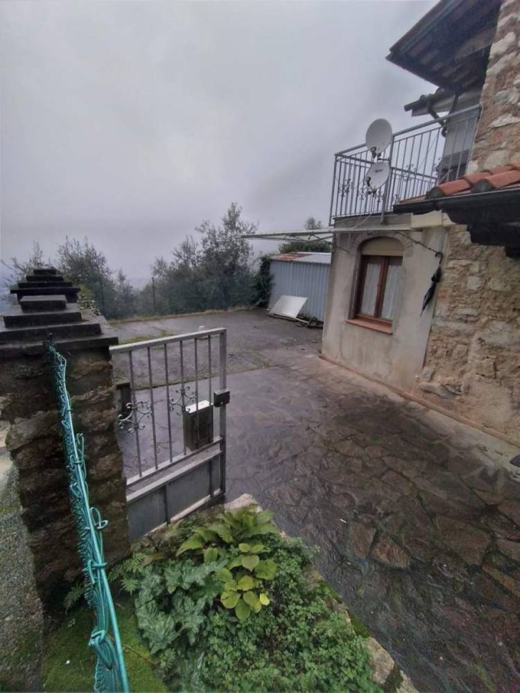 casa indipendente in vendita a Camaiore