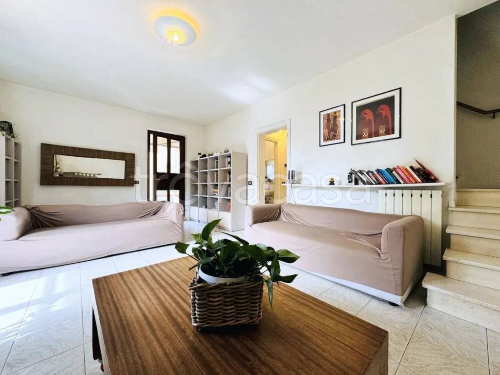 casa indipendente in vendita a Camaiore in zona Vado
