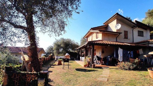 casa indipendente in vendita a Camaiore in zona Nocchi