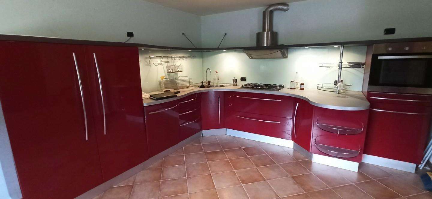 intera palazzina in vendita a Camaiore in zona Orbicciano