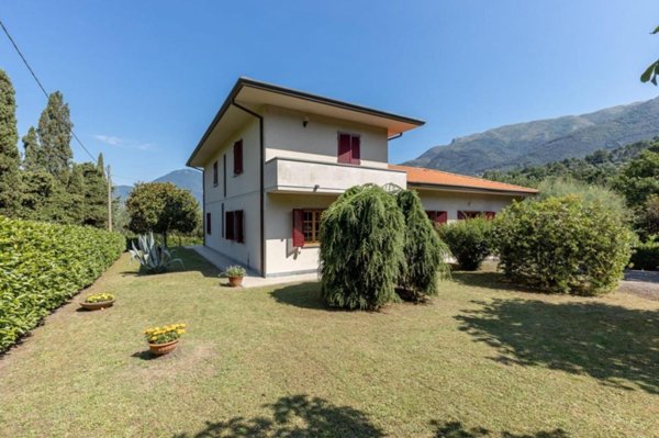 casa indipendente in vendita a Camaiore in zona Pontemazzori