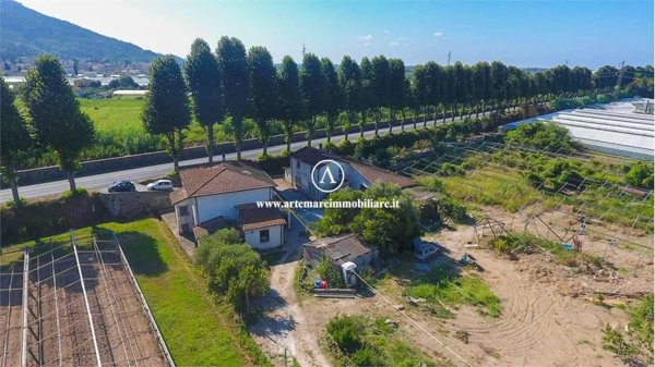 casa indipendente in vendita a Camaiore in zona Capezzano Pianore