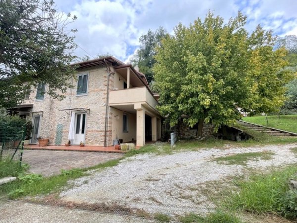 casa indipendente in vendita a Camaiore