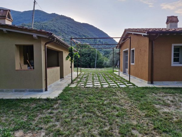 negozio in vendita a Camaiore