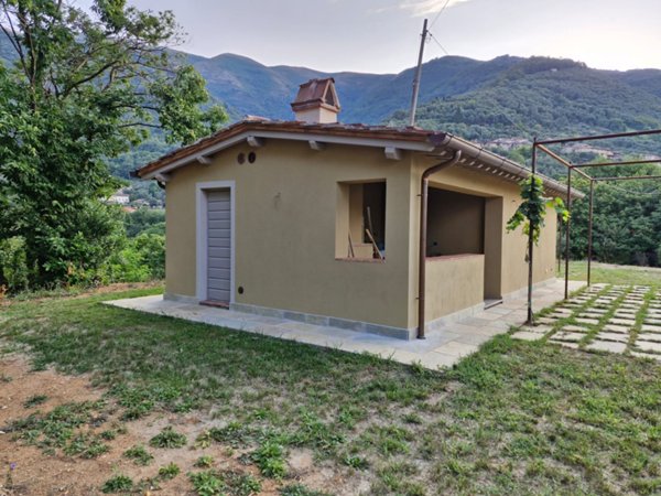 negozio in vendita a Camaiore