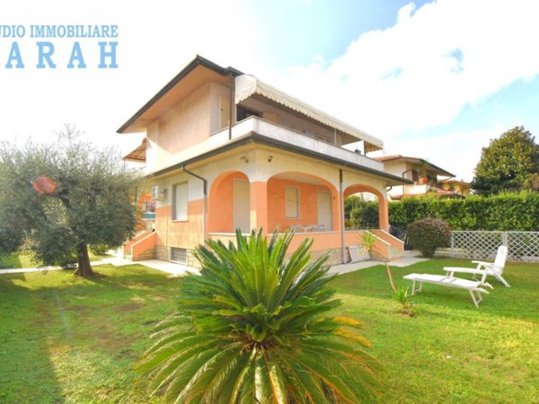 casa indipendente in vendita a Camaiore in zona Lido di Camaiore