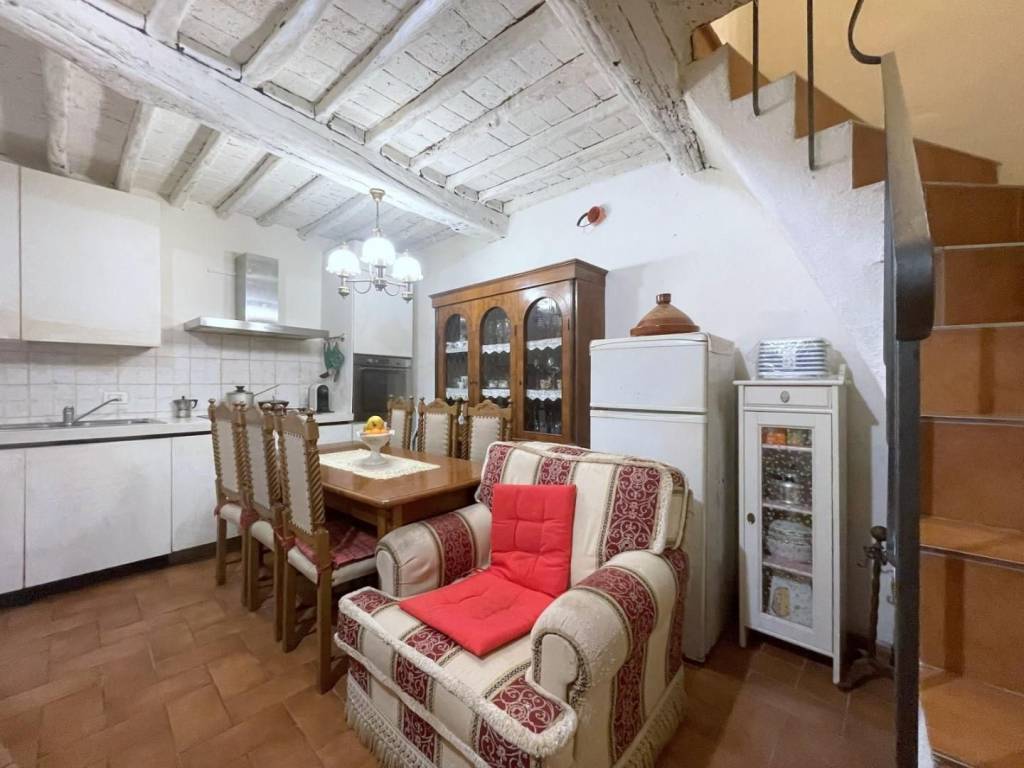 casa indipendente in vendita a Camaiore in zona Lombrici