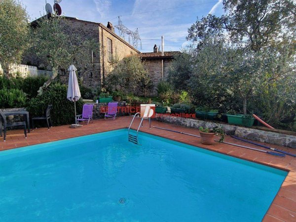casa indipendente in vendita a Camaiore