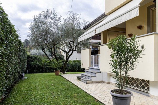 casa indipendente in vendita a Camaiore