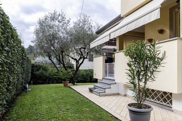 casa indipendente in vendita a Camaiore