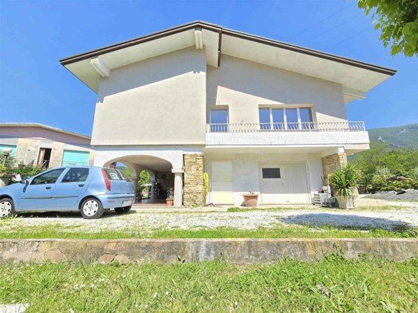 casa indipendente in vendita a Camaiore