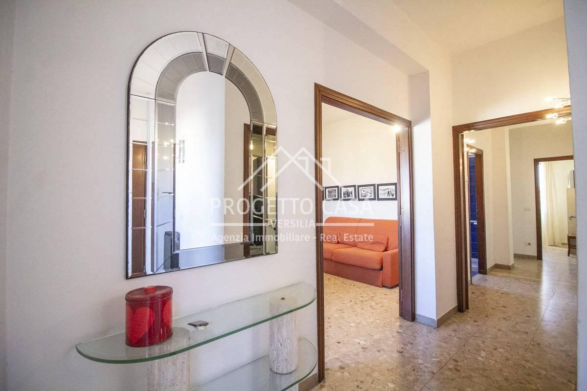 appartamento in vendita a Camaiore in zona Lido di Camaiore
