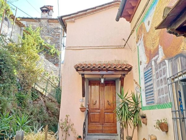 casa indipendente in vendita a Camaiore in zona Lido di Camaiore