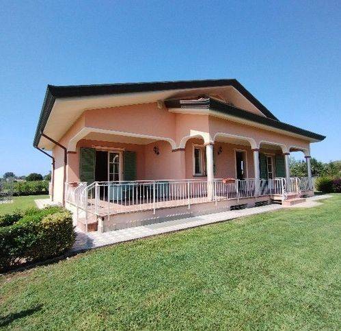 casa indipendente in vendita a Camaiore