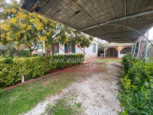 casa indipendente in vendita a Camaiore in zona Lido di Camaiore