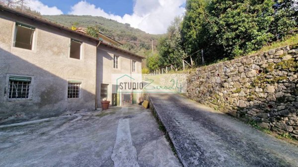 casa semindipendente in vendita a Camaiore in zona Nocchi