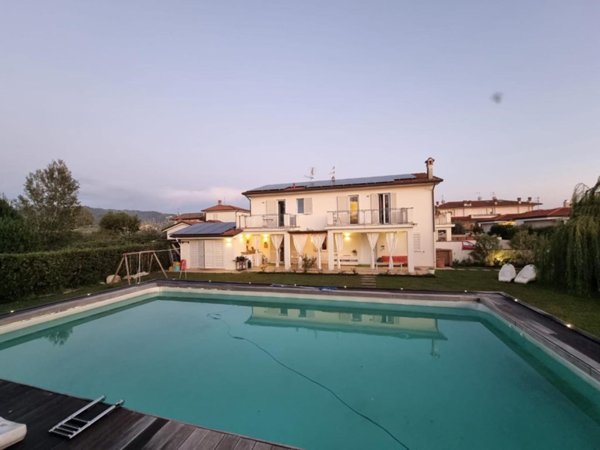 casa indipendente in vendita a Camaiore