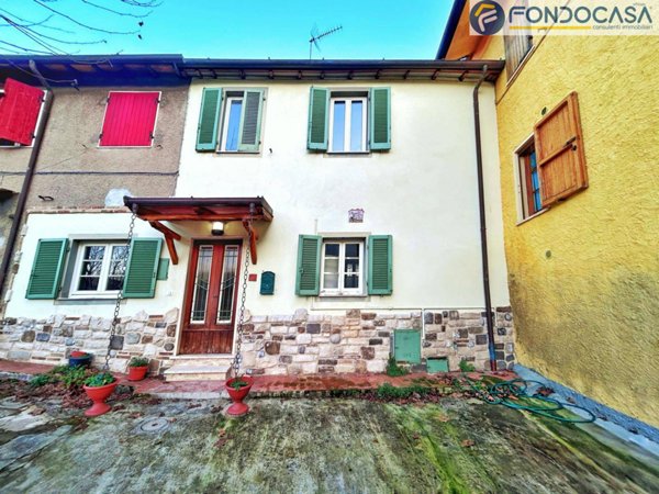 casa semindipendente in vendita a Camaiore