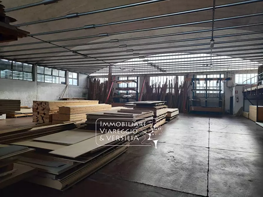 locale di sgombero in vendita a Camaiore in zona Capezzano Pianore